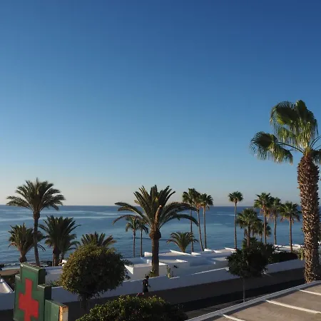 Sea View With Direct Access To Boulevard 아파트