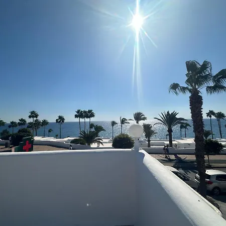 Sea View With Direct Access To Boulevard 아파트