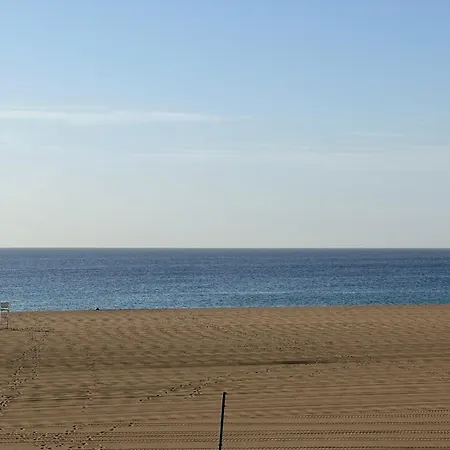 Sea View With Direct Access To Boulevard 아파트 *