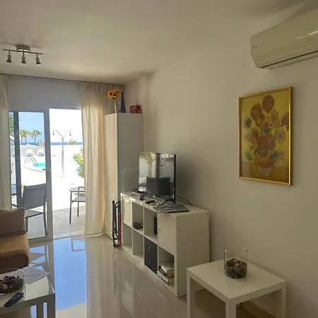 Sea View With Direct Access To Boulevard 아파트 *