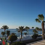 Sea View With Direct Access To Boulevard דירה