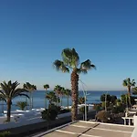 Sea View With Direct Access To Boulevard דירה