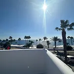 Sea View With Direct Access To Boulevard דירה