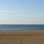 Sea View With Direct Access To Boulevard דירה *